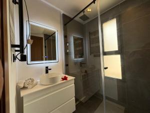 luxury 5 bedroom home