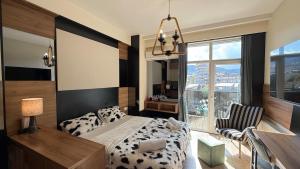 Hotel-Style Studio with City View, Bar, Restaurant, Casino & Room Service