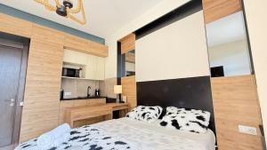 Hotel-Style Studio with City View, Bar, Restaurant, Casino & Room Service