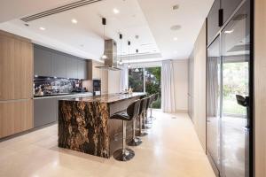 Villa with Private Pool in Palm Jumeirah