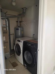 Beautiful TowneHome - 2 bedroom and projector