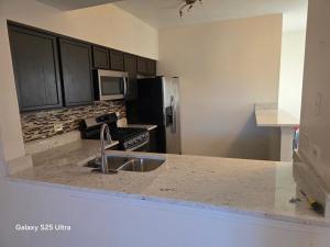 Beautiful TowneHome - 2 bedroom and projector