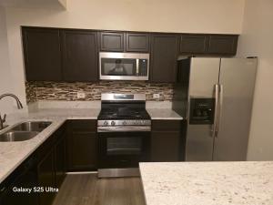 Beautiful TowneHome - 2 bedroom and projector