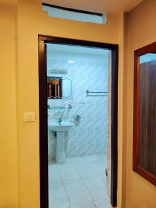 Redstone Regency Hotel