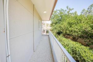 Beachfront Lagonisi Apt 1 Minute From Grand Resort