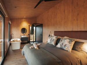 Aviary Hills Luxury Hideaway