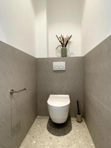 Residence K - Contemporary Altbau Apartment Vienna