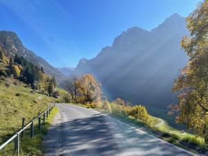 Schweizerhaus Glarus - Historisch & Stilvoll mit Garten