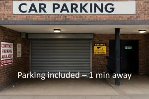 City Centre Apt - Sleeps 6, Parking, Shops & Trains