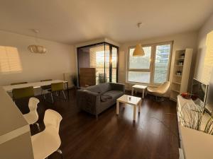 Apartment with great location and air conditioning and parking