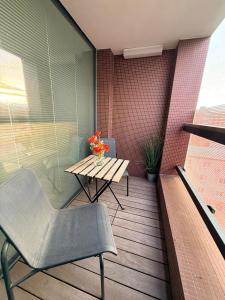 2 bedroom apartment with great location and air conditioning and parking