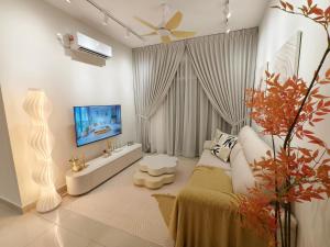 Aliff Height Tampoi 2BR Warm Japanese Pool View 5pax I PetFriendly I Netflix 2Carpark
