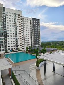 Aliff Height Tampoi 2BR Warm Japanese Pool View 5pax I PetFriendly I Netflix 2Carpark
