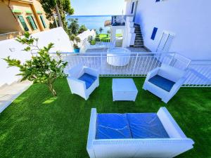White Coral Apartment Seafront Villa with Infinity Pool