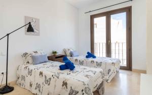 4min stroll to Restaurants and Mini market, 15min drive to Fuengirola beach