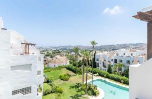 4min stroll to Restaurants and Mini market, 15min drive to Fuengirola beach