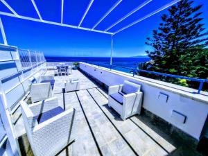 Sunset Apartment Seafront Villa with Infinity Pool