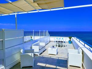 Sunset Apartment Seafront Villa with Infinity Pool