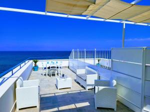 Pearl Apartment Seafront Villa with Infinity Pool