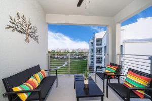 3150-308BR STOREY LAKE, CONDO 32 POOL VIEW