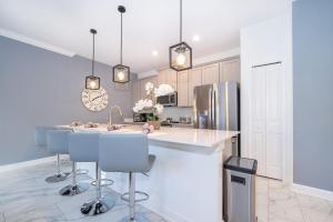 4220AA TOWNHOUSE 4 BEDROOM 3 BATHS + PRIVATE POOL