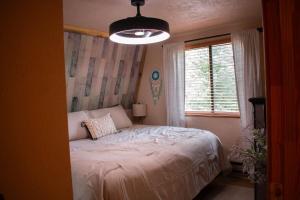 Covered Hot Tub Getaway Sleeps 9