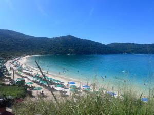 Apartamento aconchegante vista mar e piscina em cond de Arraial do Cabo
