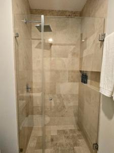 1BD Free Beach Club & Sea View Rooftop pools