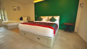 The Simple Place - King and Twin