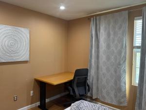 Comfortable Private Room Shared Bath Mins to SF