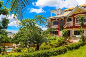 Green Gecko Pool Hostel and 3 Day Expedtion