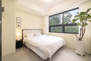 EXTAY mansion-New 3BR 2Bath Family Apartment with Elevator, 9-minutes Walk to Hongdae Station