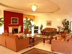 Kornilios Istron Hotel - 詹尼察