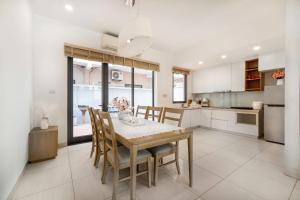 1,2,3 bedrooms ICON40 near beach, luxury