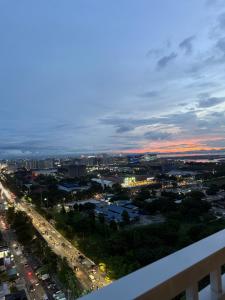 Spectacular Manila View 1 Bedroom Condo Prime Location near PICC, MOA,DFA,World Trade Center