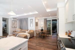 Modern 2BR Oasis with BBQ Sauna & Private Yard