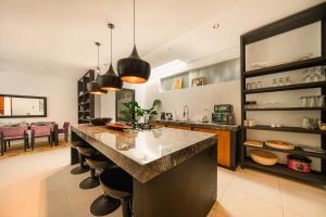 Spacious 5BR Modern Simplicity, Near Canggus Best