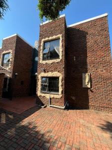 Broadway Shark Guest House