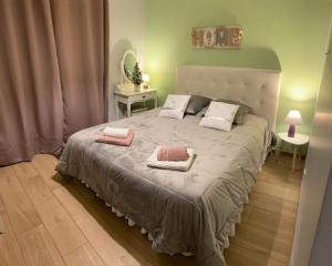 Chambre dhôtes la Suite Maximinoise parking privé à 5mn de Chantilly et à proximité de Senlis et autoroute A1,Parc Astérix, Pierrefonds, Compiegne, Aéroport Roissy Charles de Gaulle