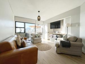 Coastal Hospitality - De Valle 24