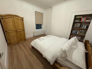 Bright & Stylish 3-Bedroom Flat