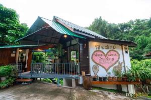 โฮมสเตย์ พ่อหลวง แม่หลวง บ้านแม่ลาย