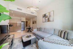 Airstay - Chic 1BR Near Burj Khalifa & Dubai Mall - Monthly Offer Available