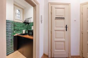 Budapest Parliament Retreat - with AC and balcony