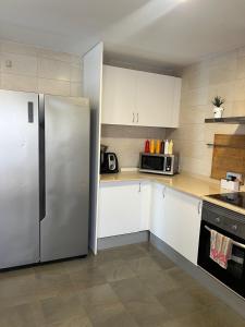 3 Bed Chalet-Pool-Pets-Hot Tub-Parking-Garden