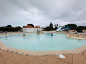 Apparemment cosy et au calme vue sur le golf