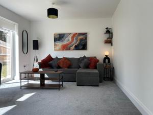 Iris Cottage 4BR Coastal Retreat