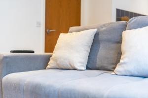 2BR City Centre Flat - Juliette Balcony - Sleeps 6