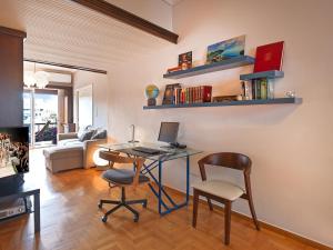 Central Pagrati Apartment with Park View Balcony - opp Pangrati Grove