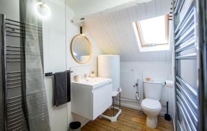 Comfort and Video Projector Close to Downtown